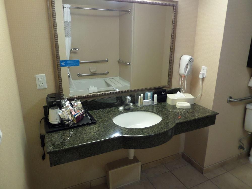 Hampton Inn And Suites Bakersfield / Highway 58 Экстерьер фото