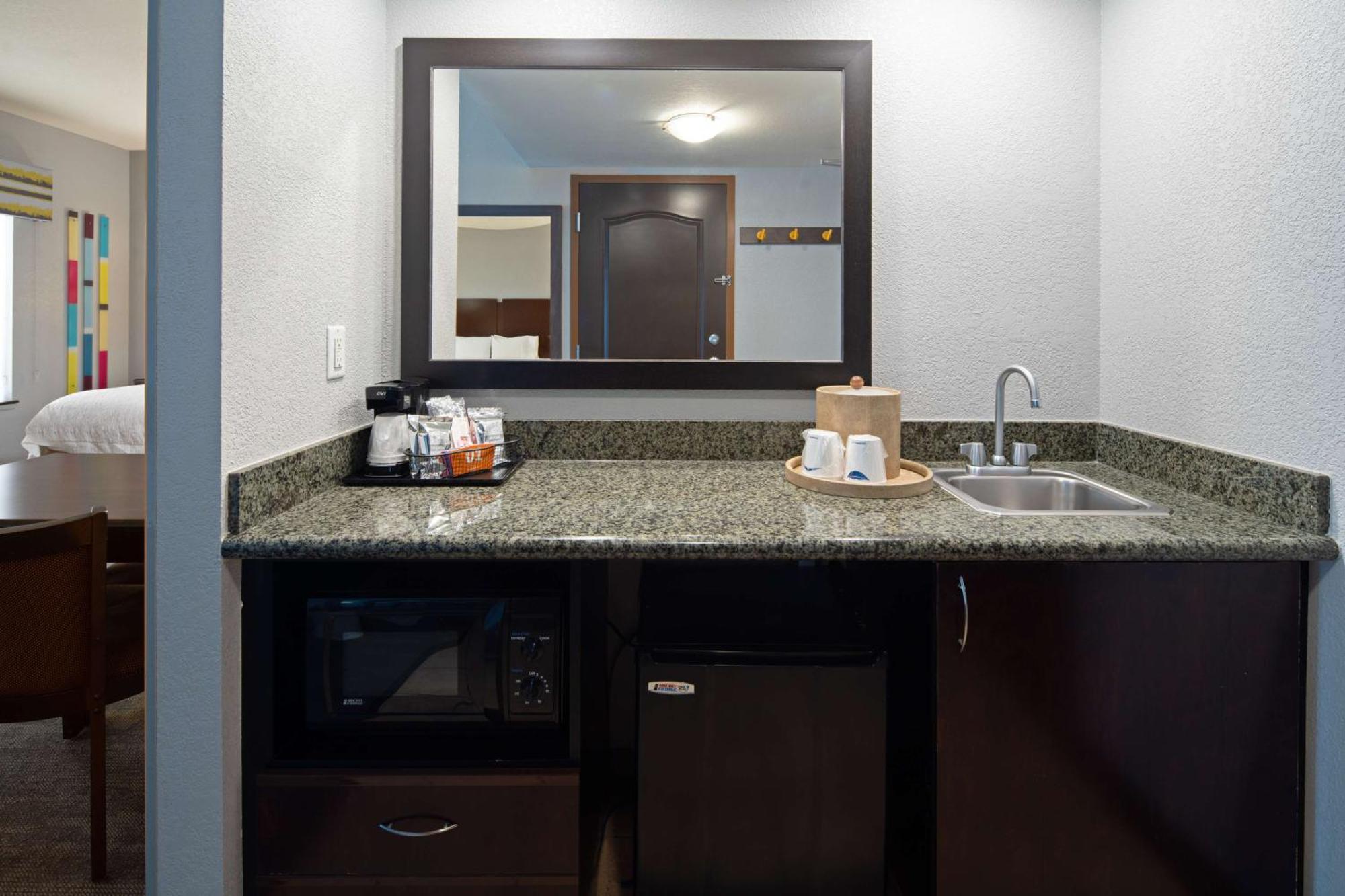 Hampton Inn And Suites Bakersfield / Highway 58 Экстерьер фото